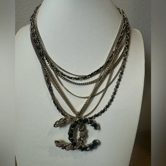 Chanel multi strand CC logo necklace - Picture 4 of 4
